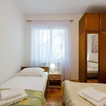 Cozy Nur 500 Meter Zum Mit Privatparkplatz, Klima, Wifi Apartmán