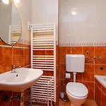 Cozy Nur 500 Meter Zum Mit Privatparkplatz, Klima, Wifi Apartmán