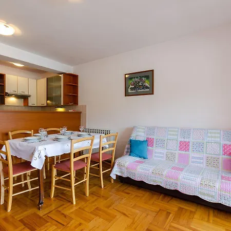 Apartman Cozy Nur 500 Meter Zum Mit Privatparkplatz, Klima, Wifi Crikvenica