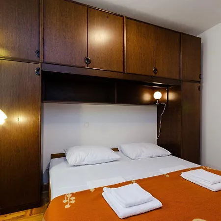 Cozy Nur 500 Meter Zum Mit Privatparkplatz, Klima, Wifi