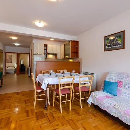 Cozy Nur 500 Meter Zum Mit Privatparkplatz, Klima, Wifi Apartament Crikvenica