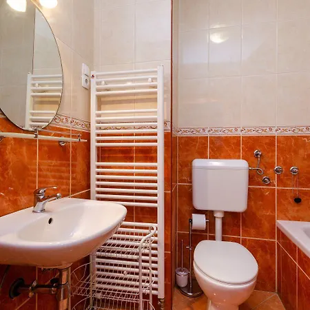 Cozy Nur 500 Meter Zum Mit Privatparkplatz, Klima, Wifi Lejlighed