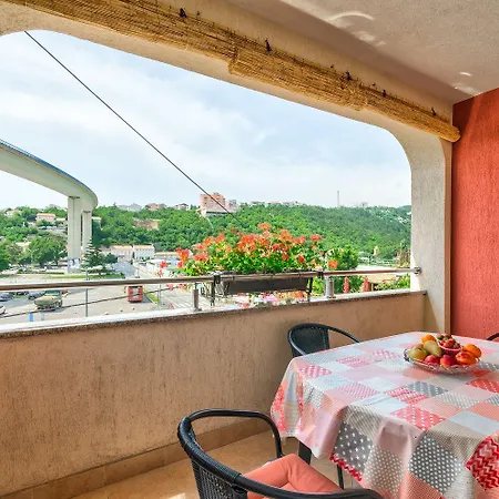 Cozy Nur 500 Meter Zum Mit Privatparkplatz, Klima, Wifi *