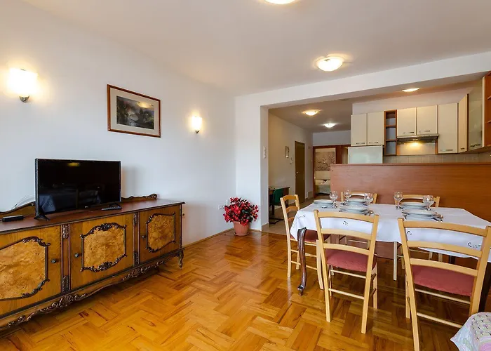 Cozy Nur 500 Meter Zum Mit Privatparkplatz, Klima, Wifi Apartament