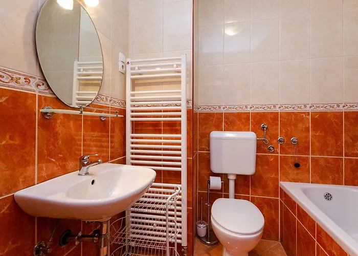 Cozy Nur 500 Meter Zum Mit Privatparkplatz, Klima, Wifi Apartament